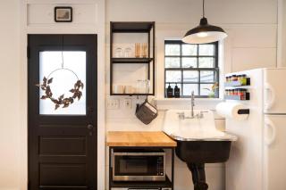 Historic Getaway Near Downtown - 2