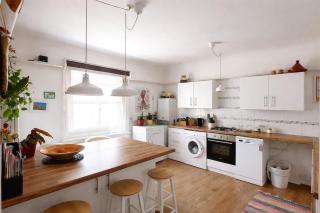 Spacious loft by the sea with off road parking - 8