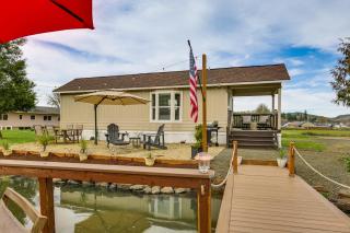 Private Pond and Dock! Cozy Cabin in Southern Oregon - 7