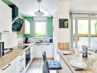 Quiet apartment with private parking, close subway - 2