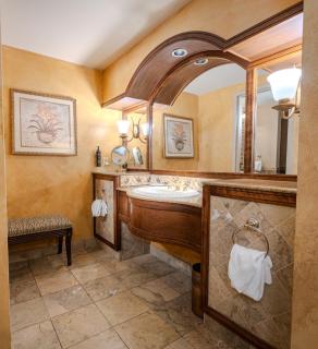 Chateau on the Lake Resort Spa and Convention Center - 8