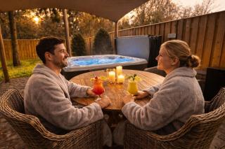 Wellness Tuin - ultieme partner beleving - Amazone wellness lodge met indoor privé sauna, privé stoom cabine, privé jacuzzi - Gratis fles prosecco & leuke partner connect box ! - 5