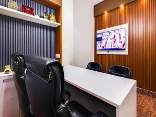 Townhouse Royal Inn - 5