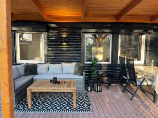 Ferienhaus Forest Lodge, Neu Ruhige Lage, Elegant und Modern, Hunde Willkommen - 0