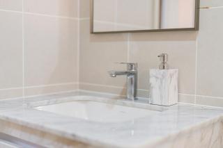 Spacious 1BR in Old town with Workspace Pool Gym Wi-Fi - 7