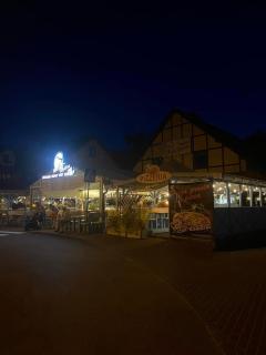 Pod Wydmą pokoje gościnne, smażalnia ryb - 1