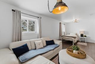 Beautiful Chalet Magog - 4