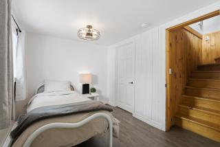 Beautiful Chalet Magog - 2