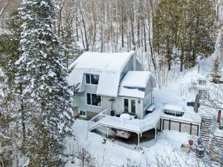 Beautiful Chalet Magog - 0