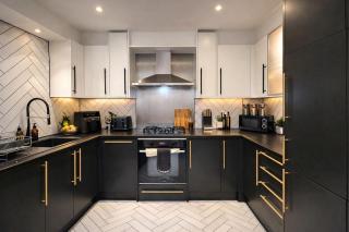 2 Bed City Centre Apartment, Sleeps 6, Walk to Arena & Parking - 1