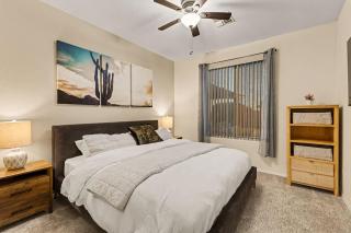 3BR Hilltop Oasis with Pool Hot Tub & Mountain Views - 9