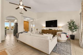 3BR Hilltop Oasis with Pool Hot Tub & Mountain Views - 5