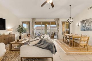 3BR Hilltop Oasis with Pool Hot Tub & Mountain Views - 3