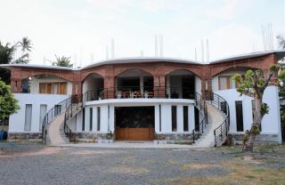 Lushy Glorious Hotel - 6