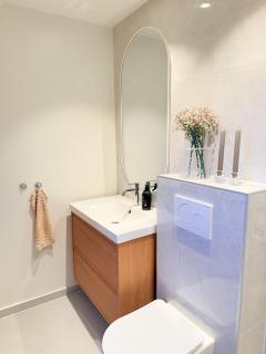 Top Floor Apt with Stunning Fjord View - Walk to Bryggen - 7