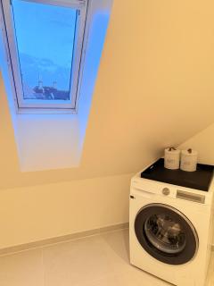 Top Floor Apt with Stunning Fjord View - Walk to Bryggen - 4