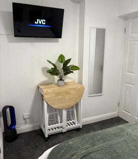 The Snug Guestroom Poole - 5