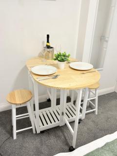 The Snug Guestroom Poole - 4