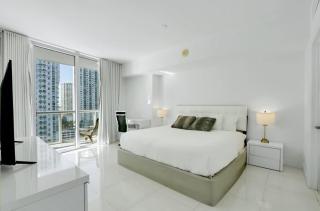 Deluxe Brickell Suite with pool gym & city views - 6