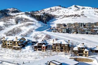 Vintage on the Strand KBM Resorts Ski Out Short Walk Back - Vintage On the Strand Hot Tub 2 Units 6 Bedrooms ML-1345 - 9
