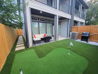 Cozier Zen • NRG, Med Ctr & DTWN • Mini Golf - 8