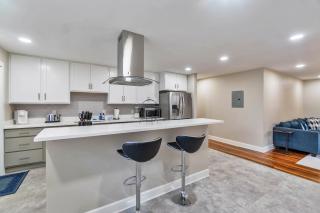 Hill House- Centrally Located, close to everything - 4