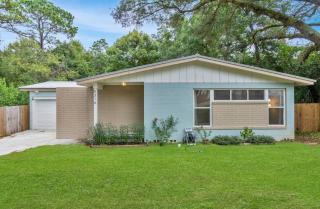 Hill House- Centrally Located, close to everything - 2