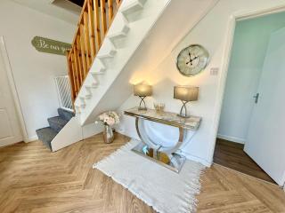 THREE BEDROOM Rural, relaxing and peaceful,DOGS welcome! With Cymru Holidays - 6