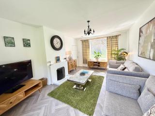 THREE BEDROOM Rural, relaxing and peaceful,DOGS welcome! With Cymru Holidays - 8