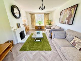 THREE BEDROOM Rural, relaxing and peaceful,DOGS welcome! With Cymru Holidays - 9