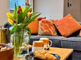 Cottage central location with own private driveway - 6