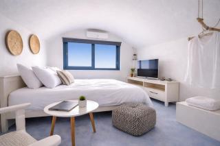 Jaccuzzi Romantic Suite in Firostefani,sea view! - 9