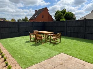 Large 5 Bedroom House Sleeps 10 Ideal for Contractors - 1