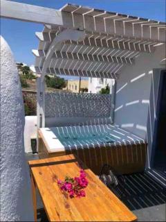 Jaccuzzi Romantic Suite in Firostefani,sea view! - 1