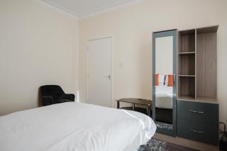 6-Bed Manchester House Ideal for Contractors - 8