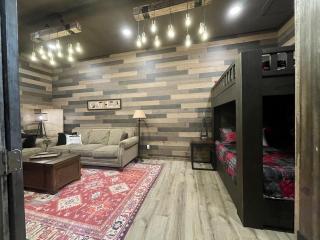 Ski InOut, Watch Slope frm Hot Tub, 6BR, 3 Kings, PS5, Tesla, Rec Rm-Loggers 12 - 7