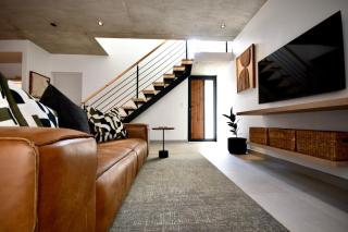 Stylish Family Friendly Townhouse with BBQ Patio - 6