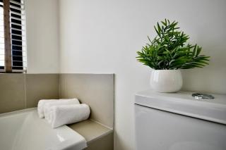 Stylish Family Friendly Townhouse with BBQ Patio - 2