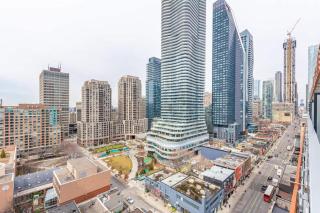 Downtown Toronto Studio with Balcony & Fast WiFi - 8