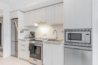 Downtown Toronto Studio with Balcony & Fast WiFi - 7