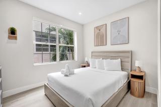 Chic SoBe Suites 727 Collins Gem 1 Min from the Ocean MLT - 9