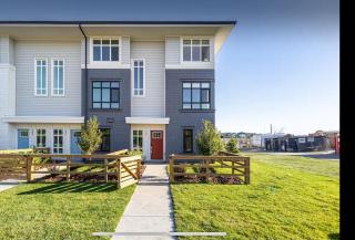 Modern 3 BR Townhouse - 6