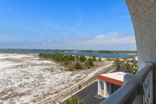 Modern 6th-floor condo with furnished balcony ocean views pools & beach access - 8