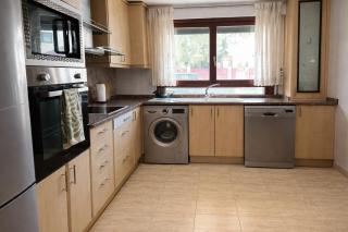 Amplio y Cómodo chalet a 15 minutos del centro con piscina y pistas de tenis - 2