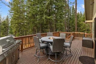 Forest Hideaway Lake Nearby with Epic Views - 8