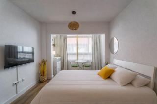 Modern Studio 1 min Walk to Playa Los Locos - 1