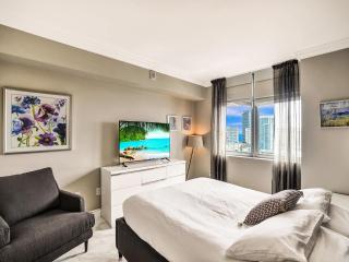 Luxury 3BR Water view 18th-Floor Deck Pool - 3