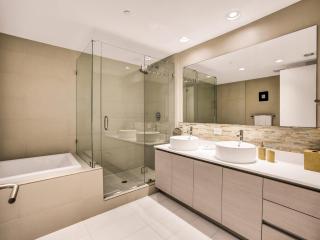 Luxury 3BR Water view 18th-Floor Deck Pool - 1