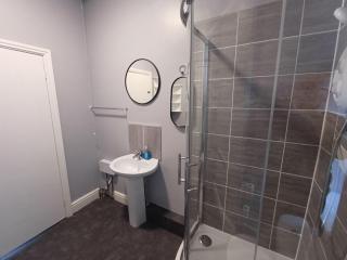 St Hilary Central Apartments - 8