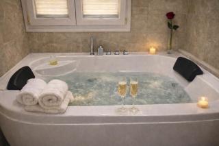 Elegant Suite with Whirlpool & Spacious Terrace - 2